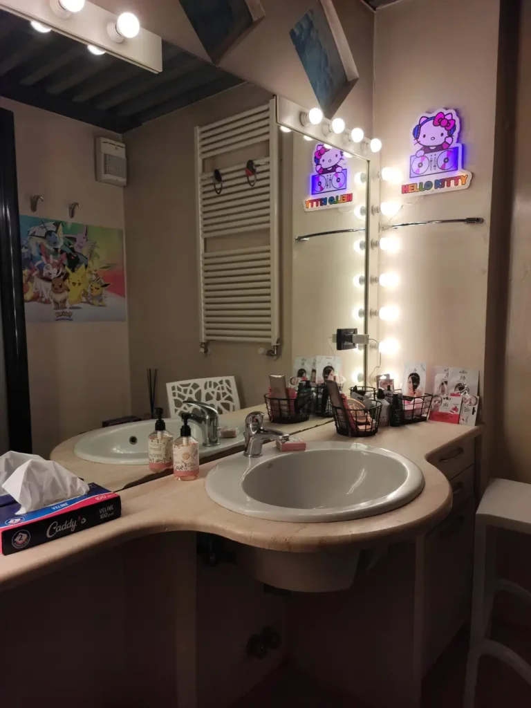 Room entirely dedicated to makeup 