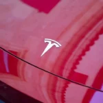 Tesla: in arrivo licenziamenti per oltre il 10% dei dipendenti thumbnail